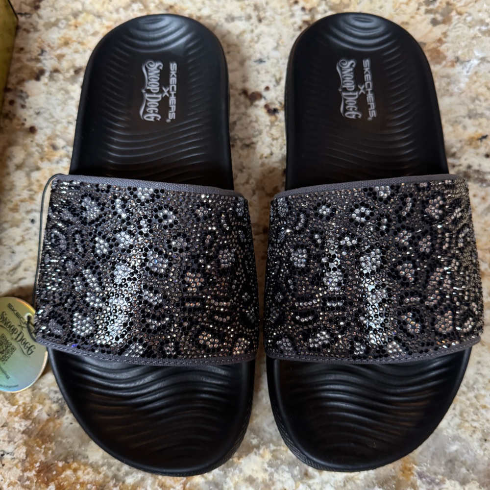 🐆💎 NEW SKECHERS X SNOOP DOGG SLIDES CHEETAHLICIOUS BLING CHEETAH SANDALS SIZE 8